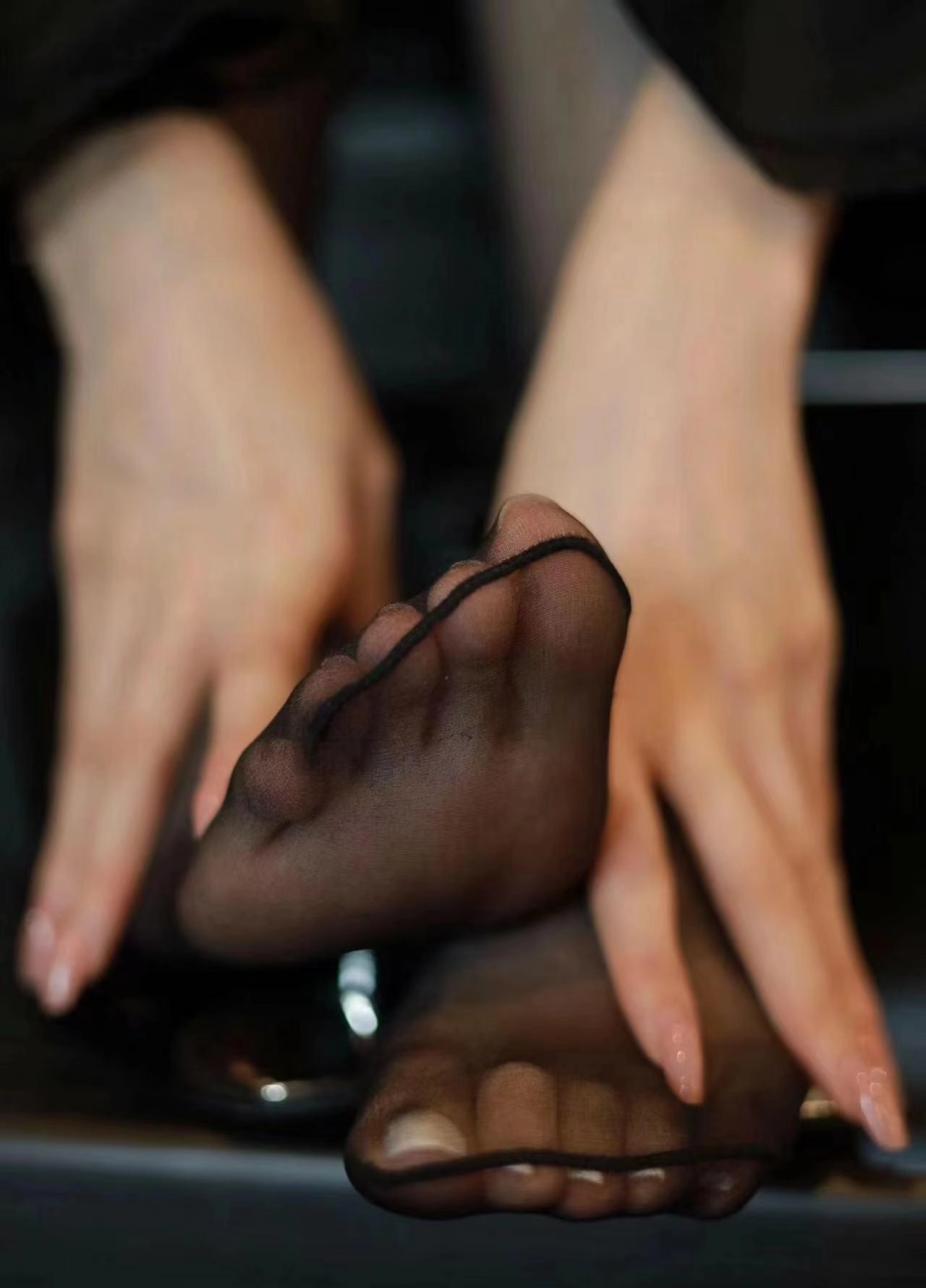 姐弟打扑克运动指南：宅家也能趣味健身